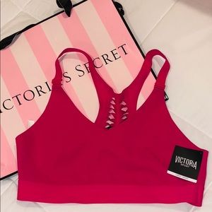 NWT Victoria’s Secret Pink Incredible Sports Bra L